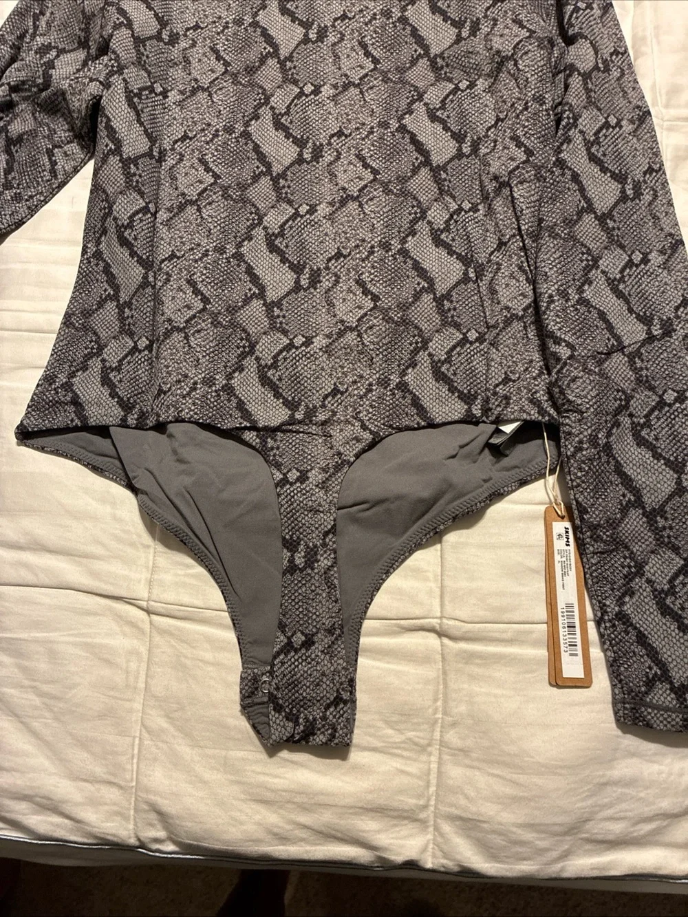 Skims ladies zip front snake print bodysuit size XL - Picture 5 of 5